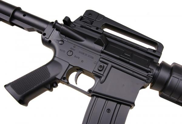 (WELL) Zmenšená plastová replika útočné pušky 4 A1 (hračka)